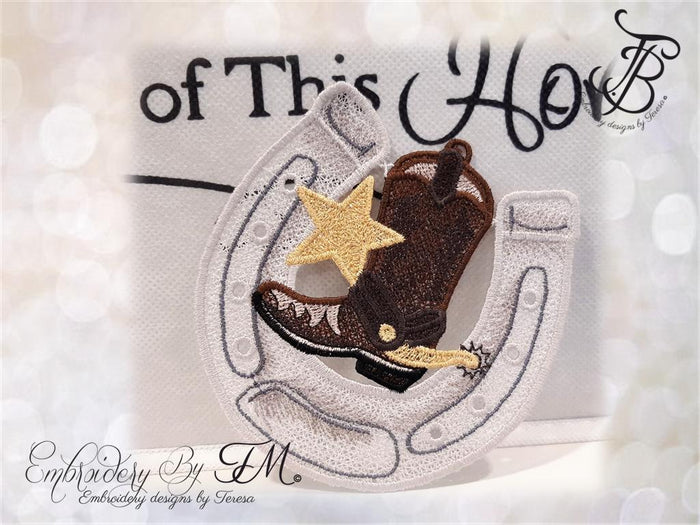 Horseshoe with cowboy boot/5x7 hoop