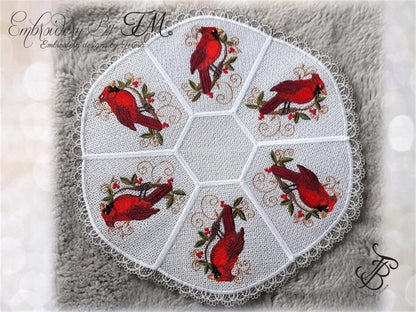 Lace doily red cardinal / 5x7 hoop