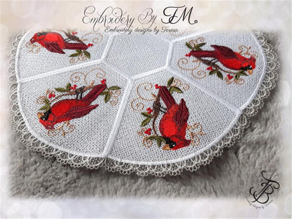 Lace doily red cardinal / 5x7 hoop