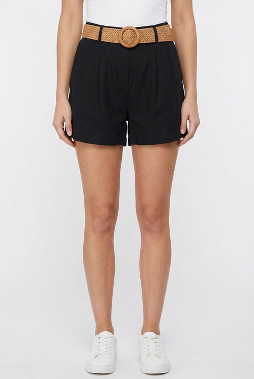 Linen Pleated Shorts w/ Woven Ratten Strech Belt