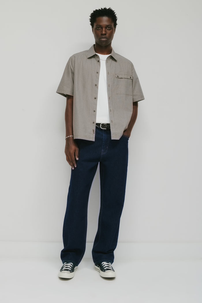 Model 6.2" and is wearing a size 32.