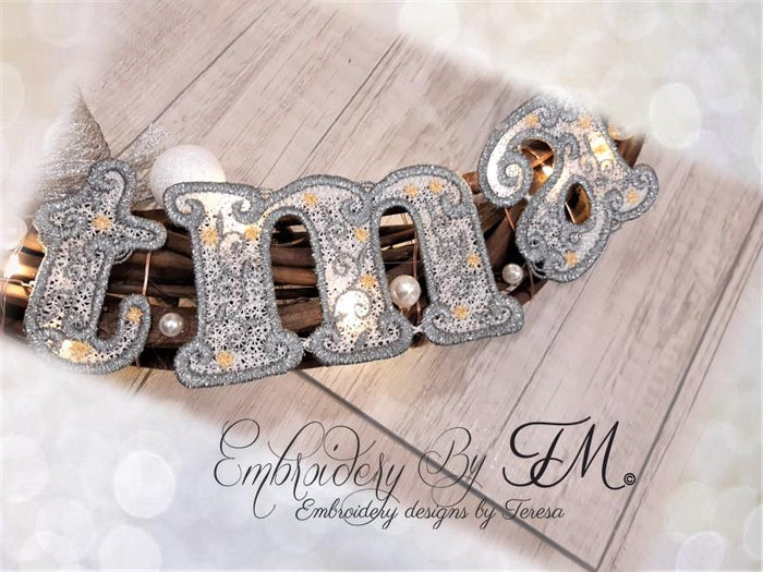 Merry Christmas / 11 letters / 4x4 hoop