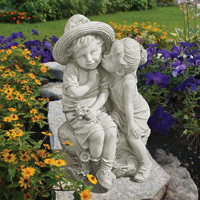 Resin Ornaments Garden Decoration Little Boy Girl Kiss Statue 🇨🇳