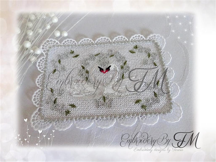 Small doily rectangle with swans / 6x10 hoop